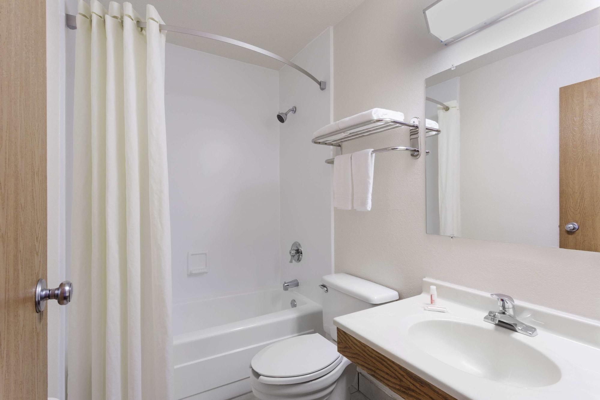 Super 8 By Wyndham Dumfries/Quantico Hotel Phòng bức ảnh