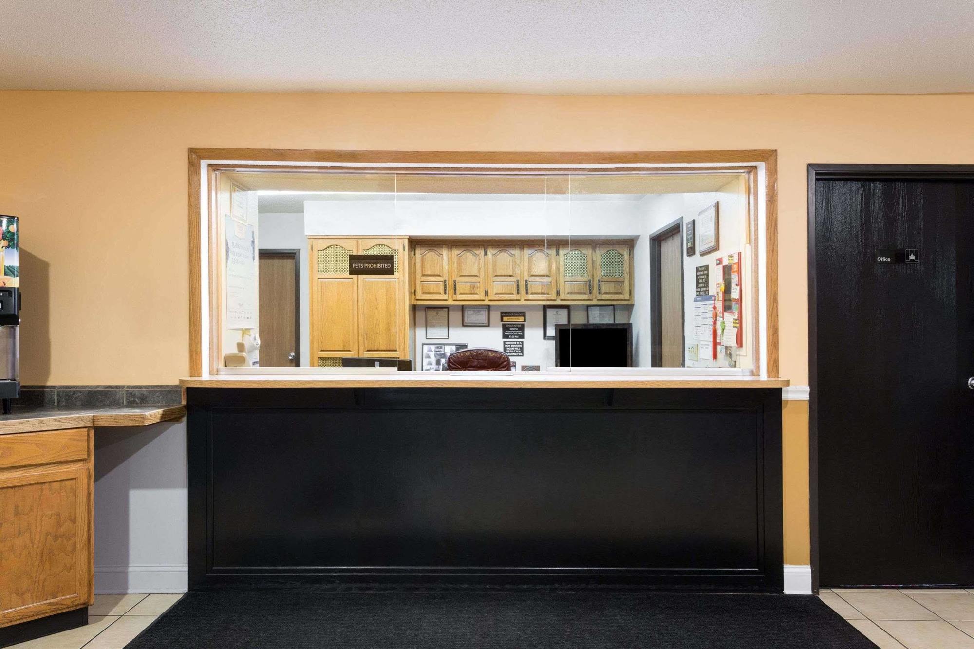 Super 8 By Wyndham Dumfries/Quantico Hotel Ngoại thất bức ảnh