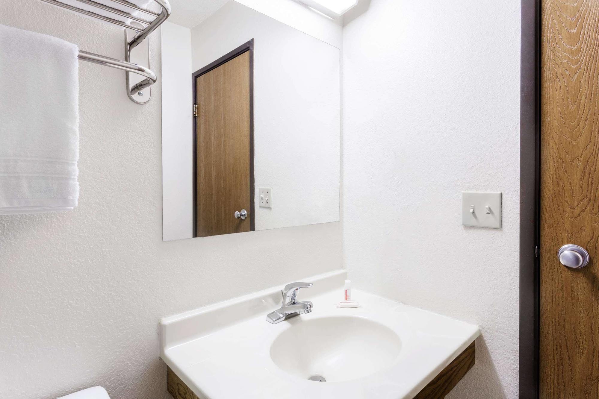 Super 8 By Wyndham Dumfries/Quantico Hotel Ngoại thất bức ảnh