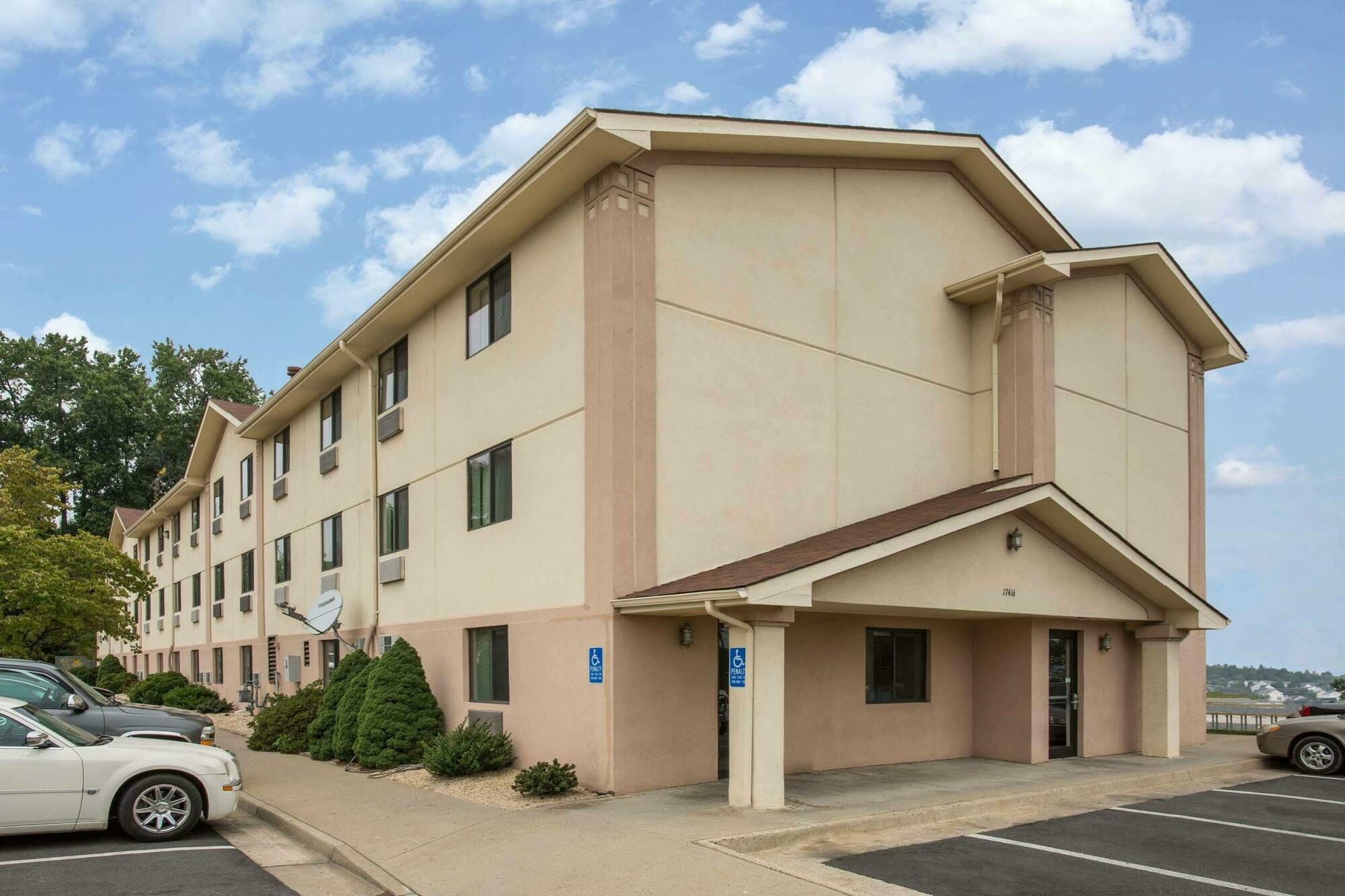 Super 8 By Wyndham Dumfries/Quantico Hotel Ngoại thất bức ảnh